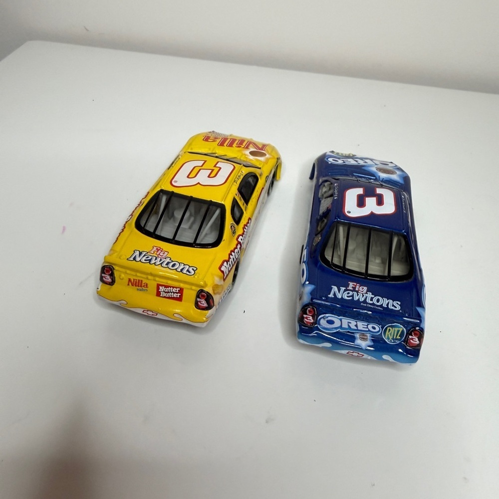 NASCAR Die-Cast Toy Cars Set - Yellow and Blue - Picture 3 of 4